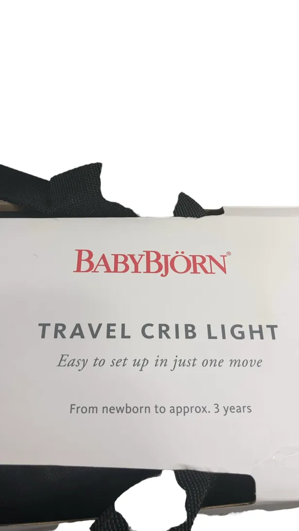 BabyBjorn Travel Crib Light Bundle with Fitted Sheet, Silver