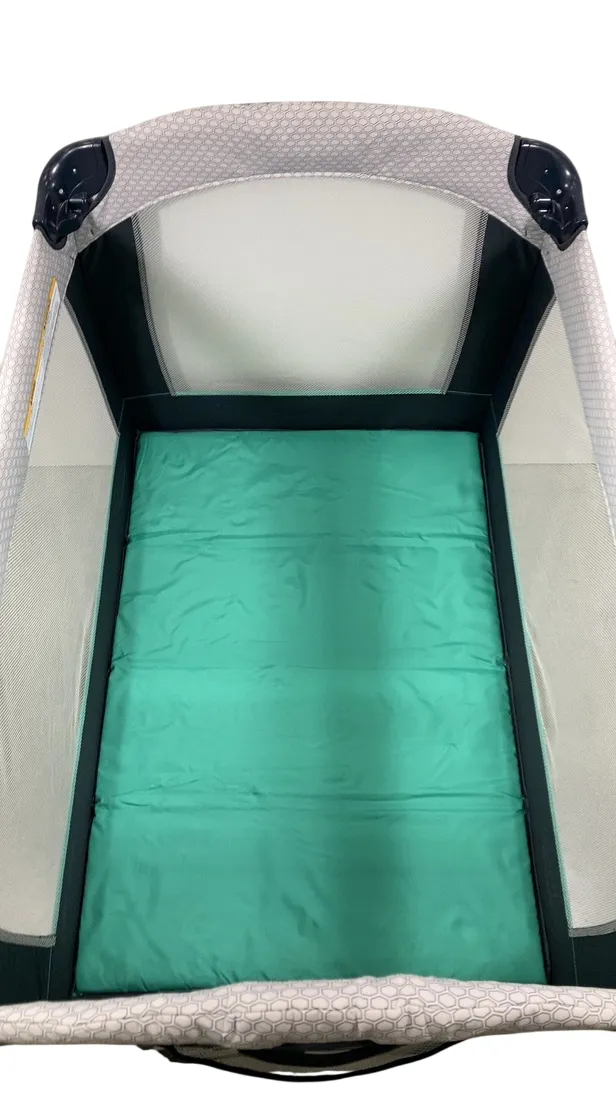 Graco Pack 'n Play Playard With Reversible Seat & Changer LX, Basin