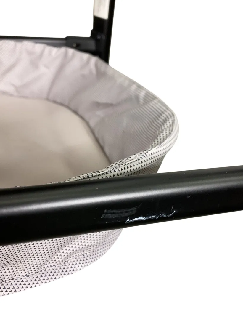 Maxi-Cosi Iora Bedside Bassinet, Onyx Sand