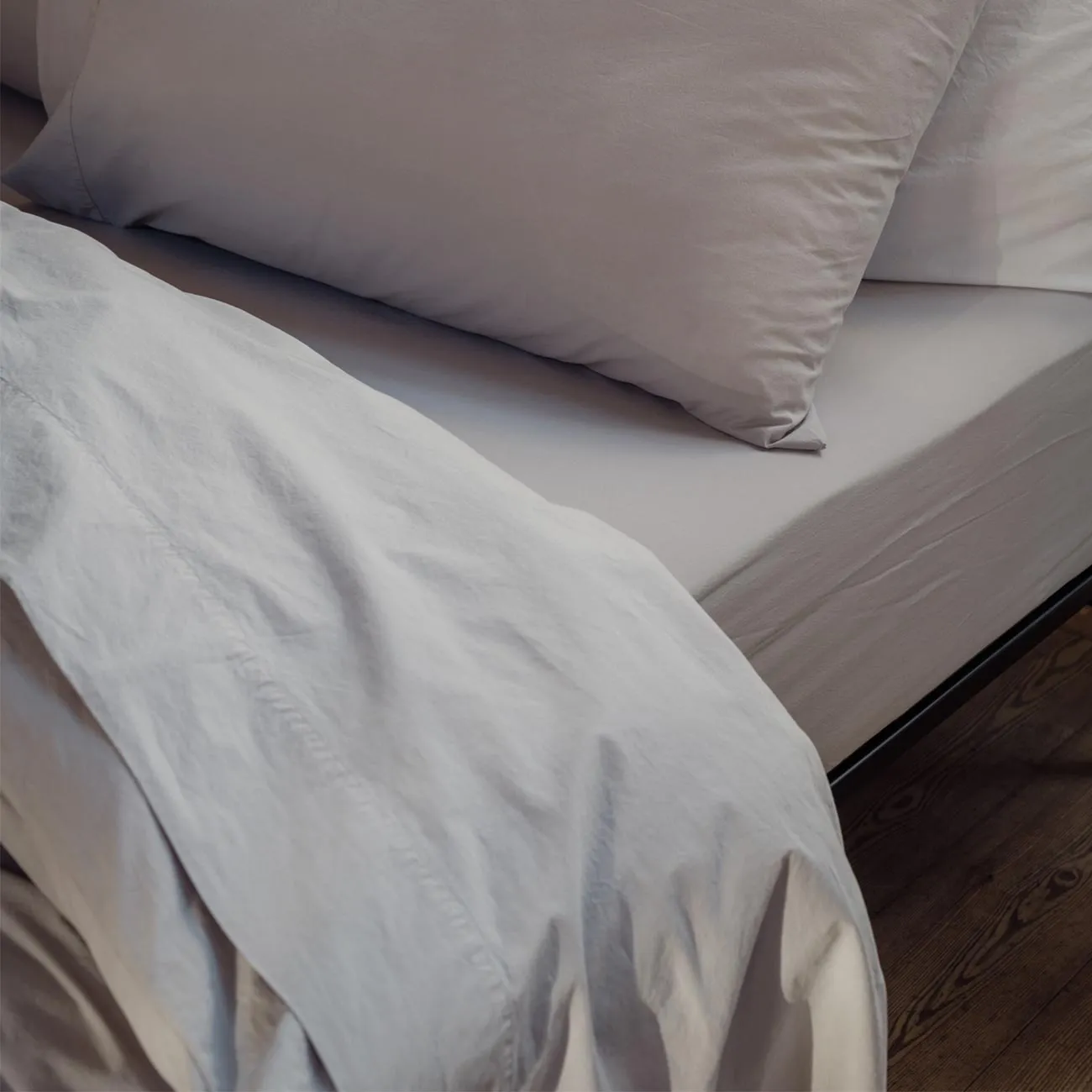 Stone Washed Percale Cotton Flat Sheet Piglet In Bed